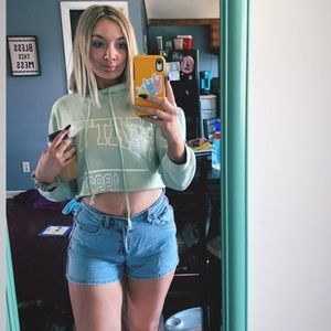 Meet your Posher, Emilee